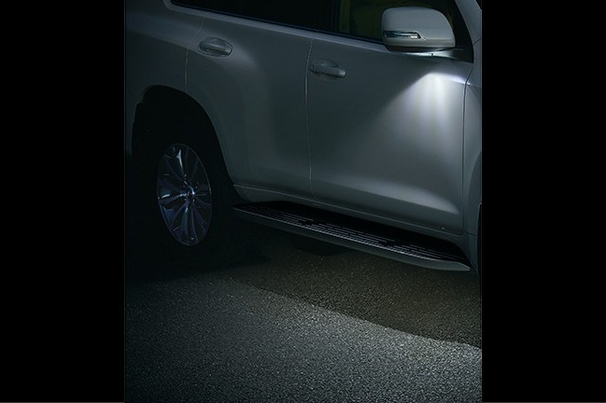 carlineup_landcruiserprado_interior_comfort_pic_17_04
